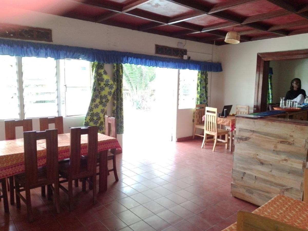 Colibri Taverne & Guest House Gisenyi Bagian luar foto