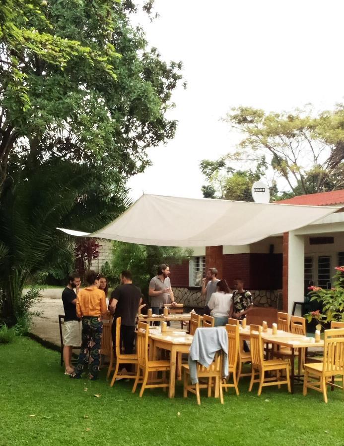 Colibri Taverne & Guest House Gisenyi Bagian luar foto