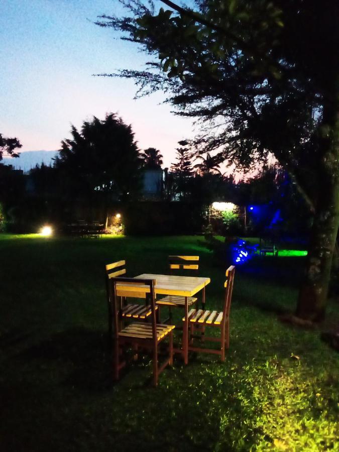 Colibri Taverne & Guest House Gisenyi Bagian luar foto