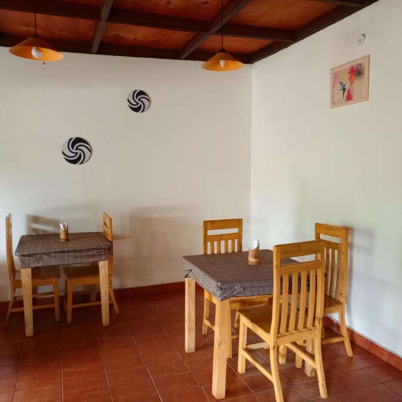 Colibri Taverne & Guest House Gisenyi Bagian luar foto