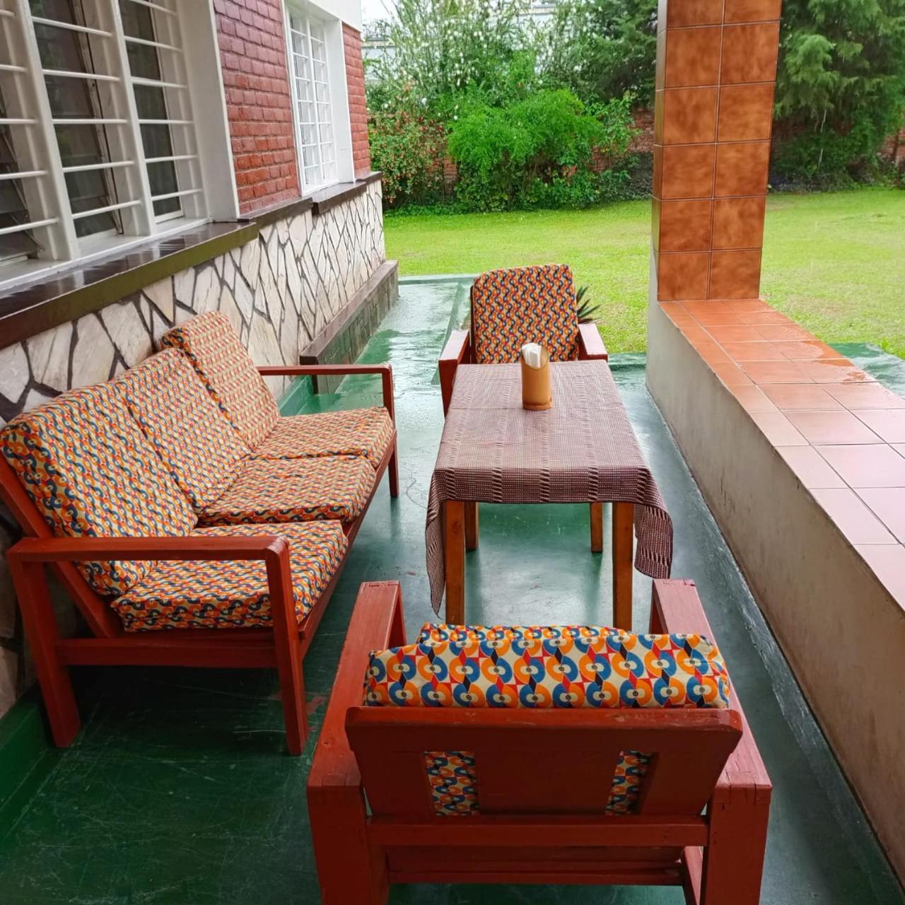 Colibri Taverne & Guest House Gisenyi Bagian luar foto