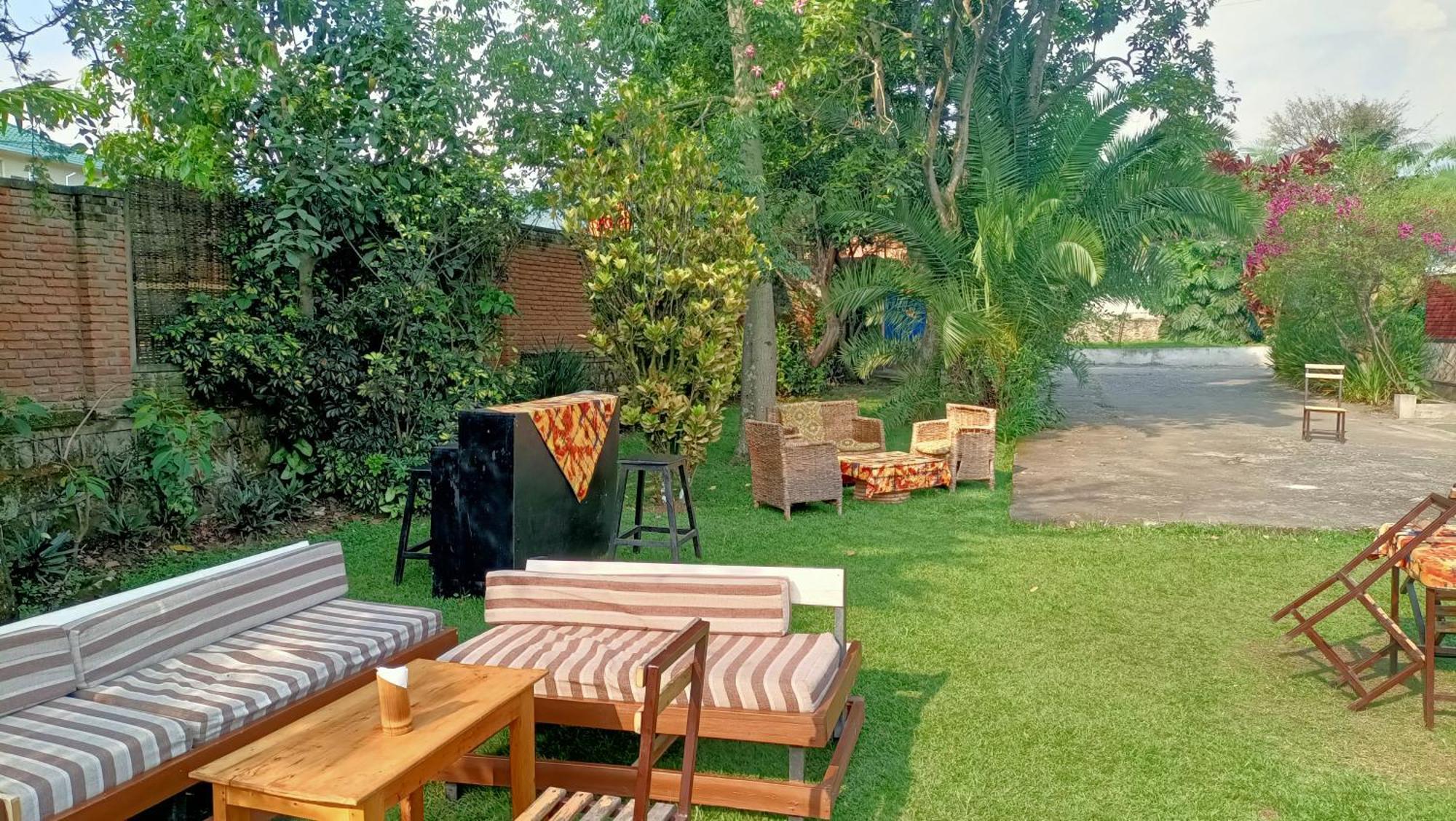 Colibri Taverne & Guest House Gisenyi Bagian luar foto