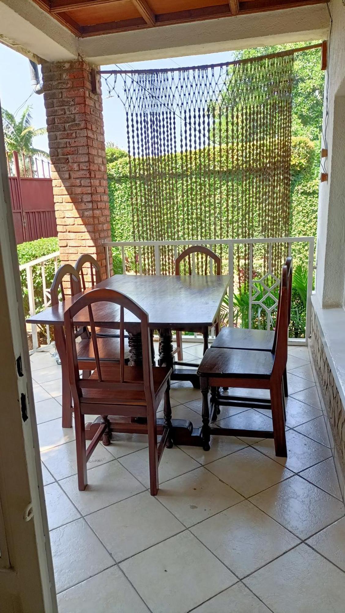 Colibri Taverne & Guest House Gisenyi Bagian luar foto