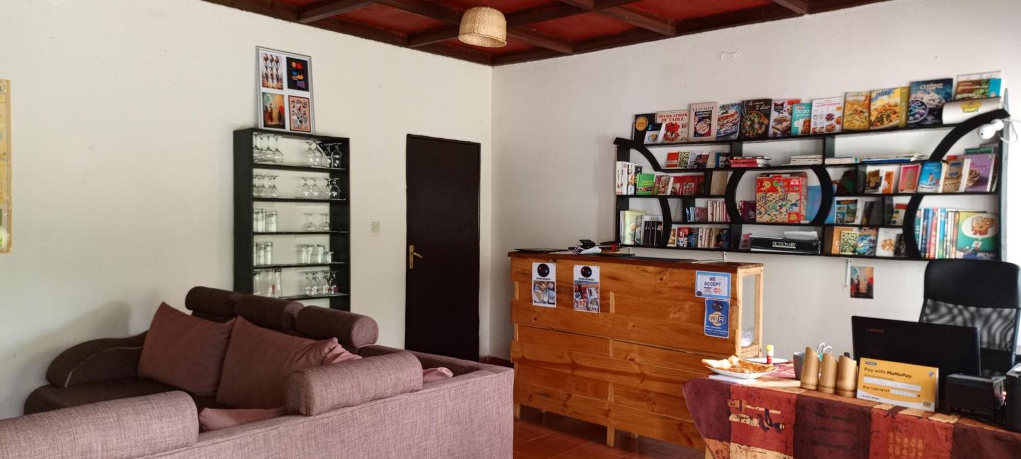 Colibri Taverne & Guest House Gisenyi Bagian luar foto