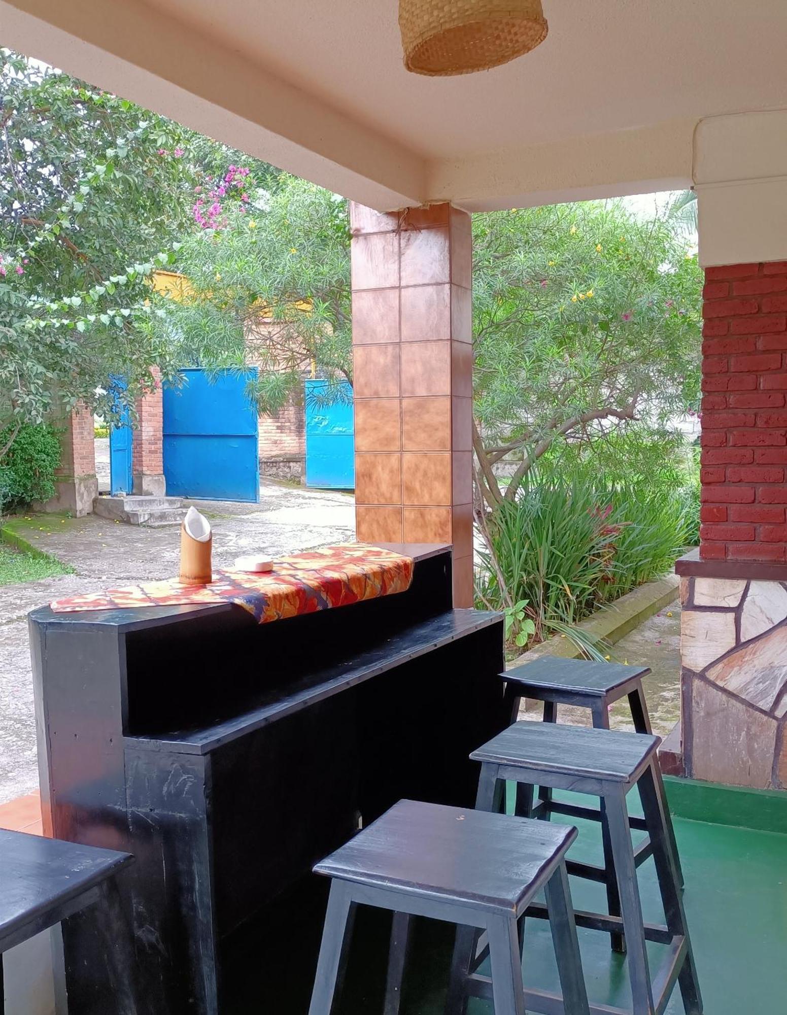 Colibri Taverne & Guest House Gisenyi Bagian luar foto