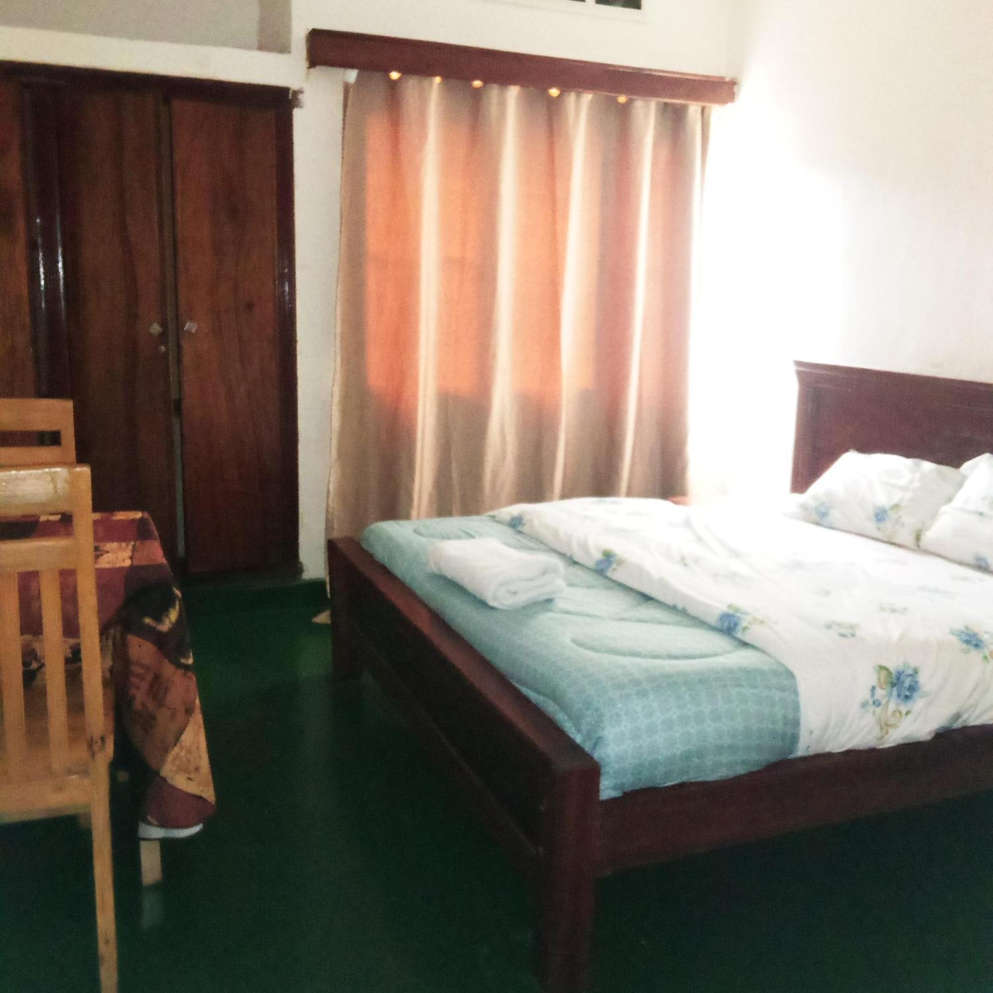 Colibri Taverne & Guest House Gisenyi Bagian luar foto